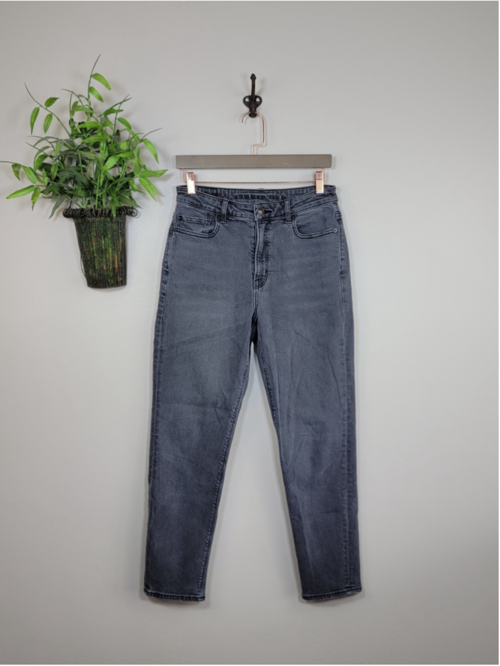 AE 6 American Eagle Hi Rise Mom Jeans Faded Black Relaxed Fit Tapered Leg 90s